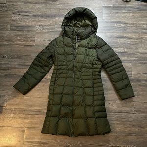 The North Face long puffer coat Women’s size:medium
